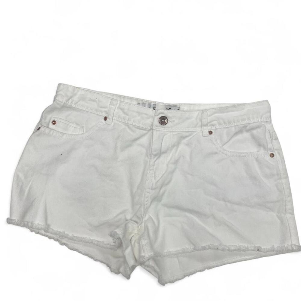 White denim shorts with frayed